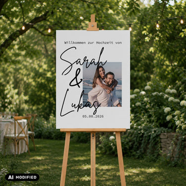 Willkommensschild Hochzeit auf Staffelei im Garten bei Hochzeit